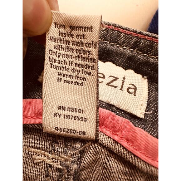 Venezia Denim Women's Long Shorts Designs and Double Button Shorts Size 14 - Picture 12 of 12